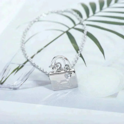 [Luna Brilliance]AMULETTE PEDANT SILVER NECKLACE