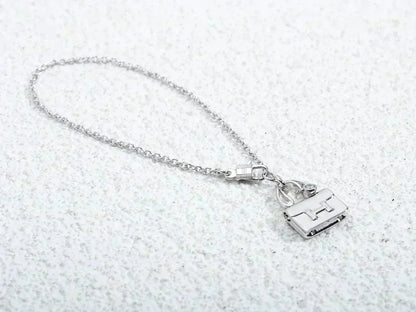 [Luna Brilliance]AMULETTE PEDANT SILVER NECKLACE