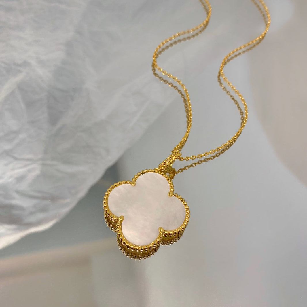 [Luna Brilliance]CLOVER 25MM MOP LARGE PENDANT NECKLACE