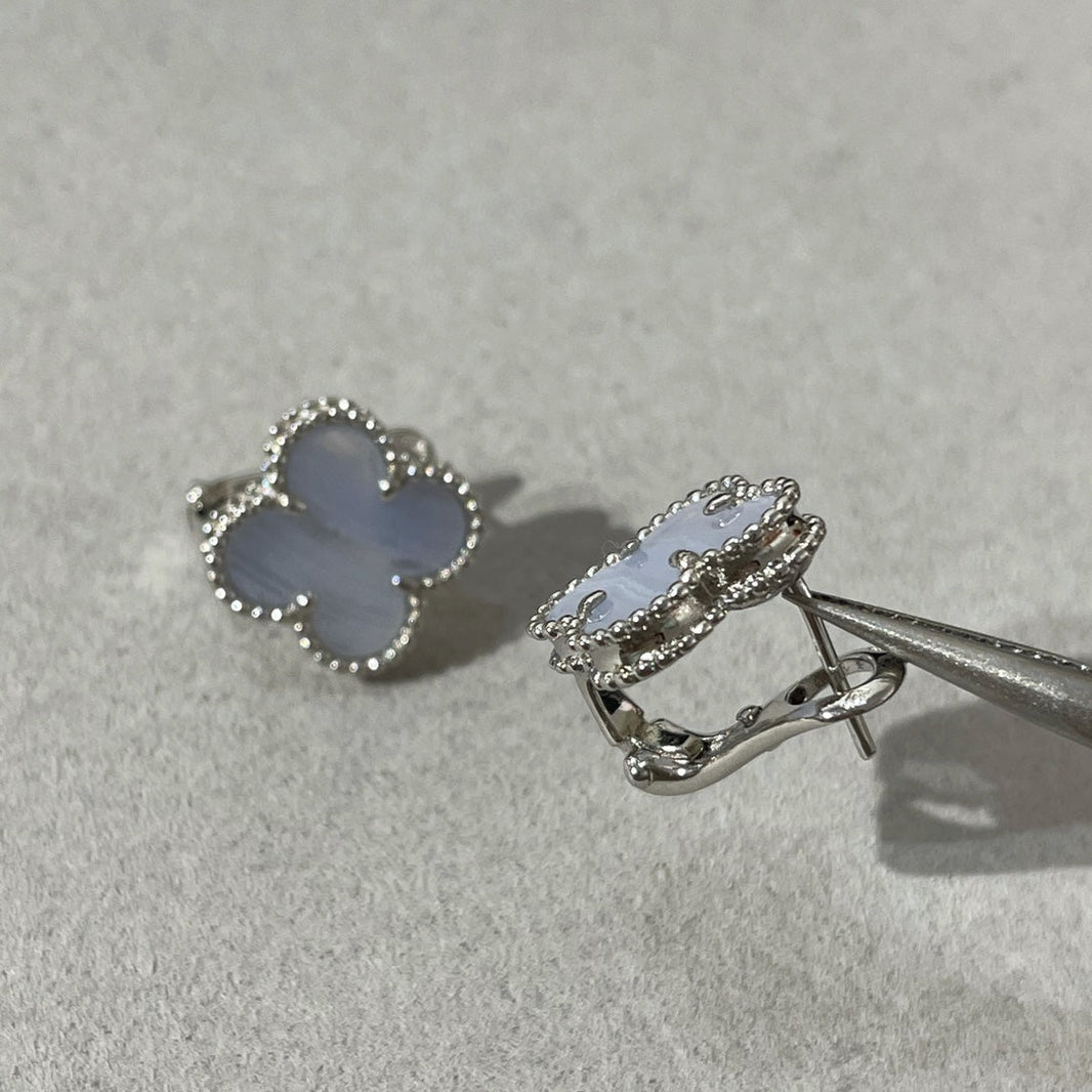 [Luna Brilliance]CLOVER CHALCEDONY SILVER STUD EARRINGS